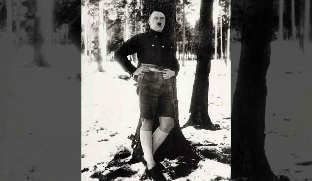 Adolf Hitler In Lederhosen