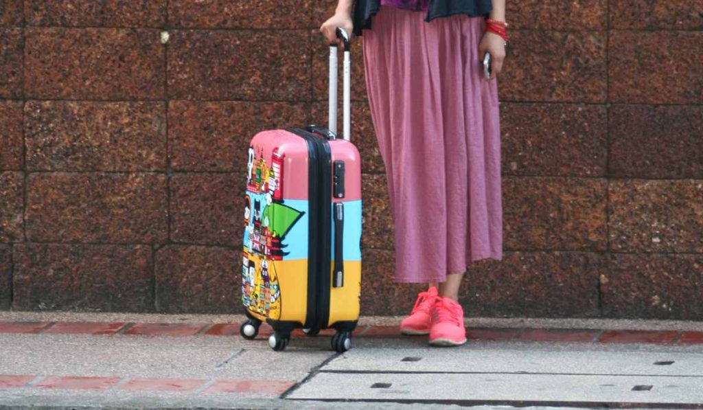 Carrying an empty suitcase in Colombia
