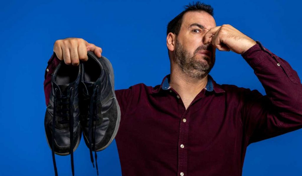 Dryer sheets can be used for removing odor from shoes