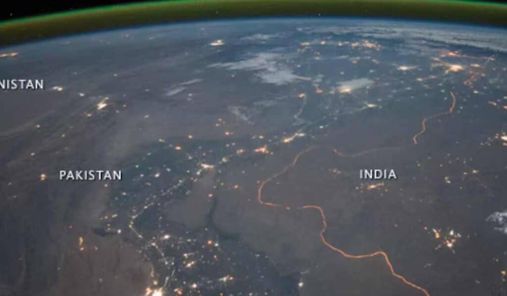 interesting borders between countries - India and Pakistan
