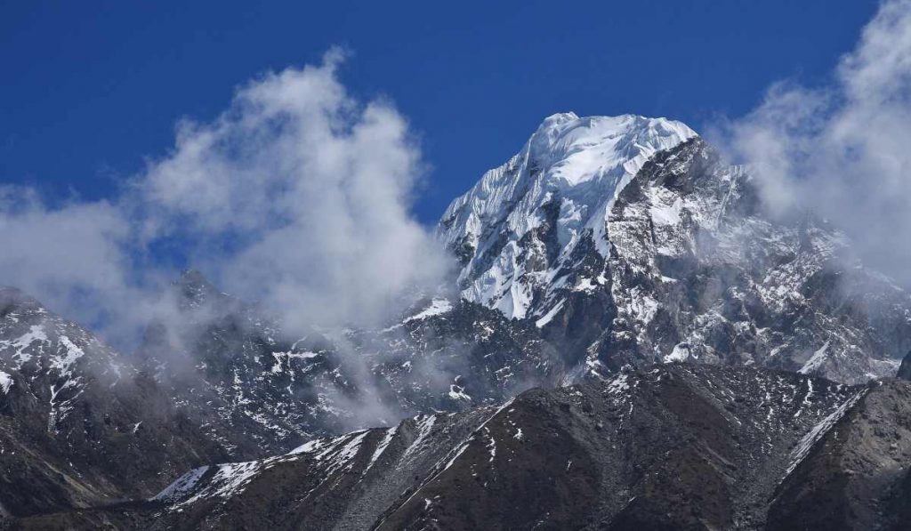 Interesting border between Nepal and China