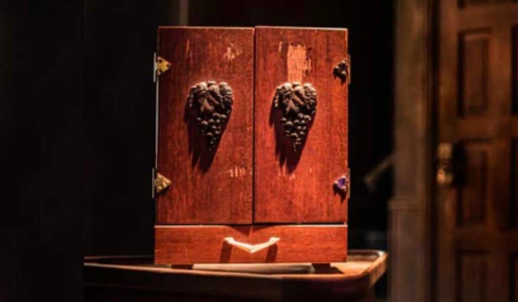 The Dybbuk Box - haunted object