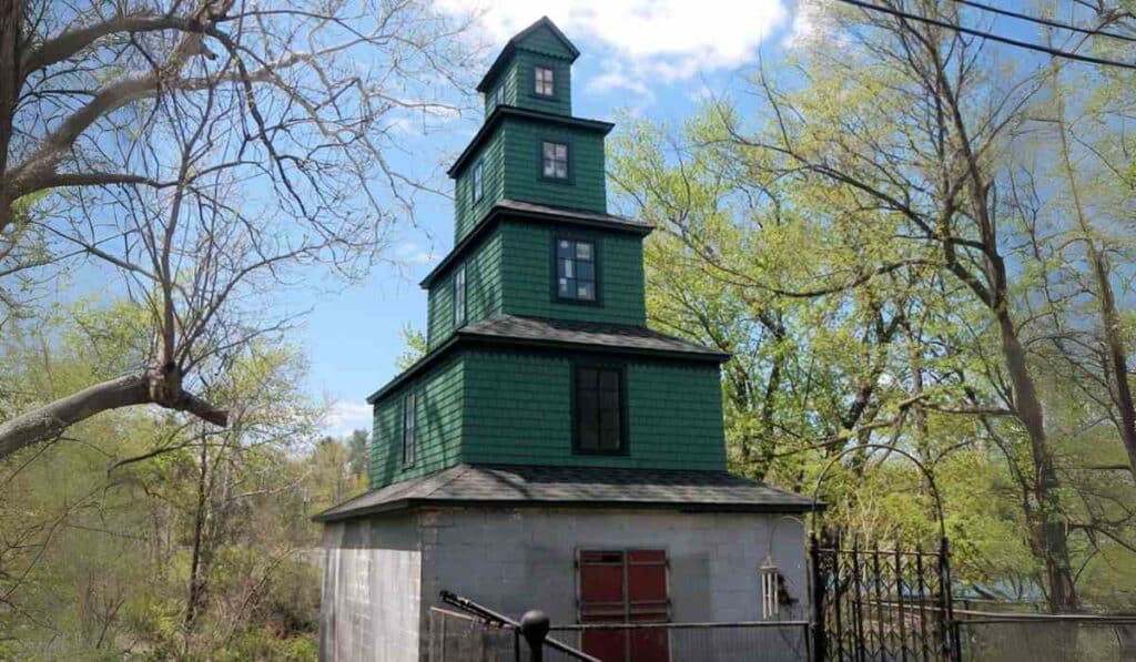 Gaylordsville Spite House