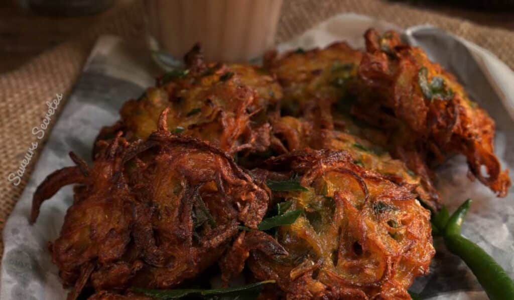 Famous Indian street food - Pakoras
