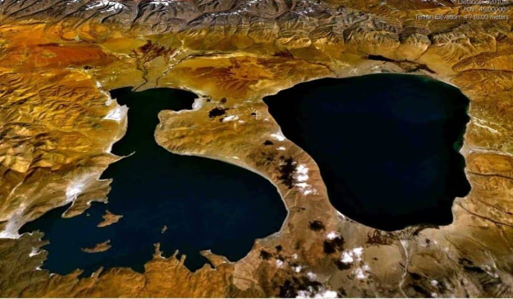 There are two lakes at the base of the mountain