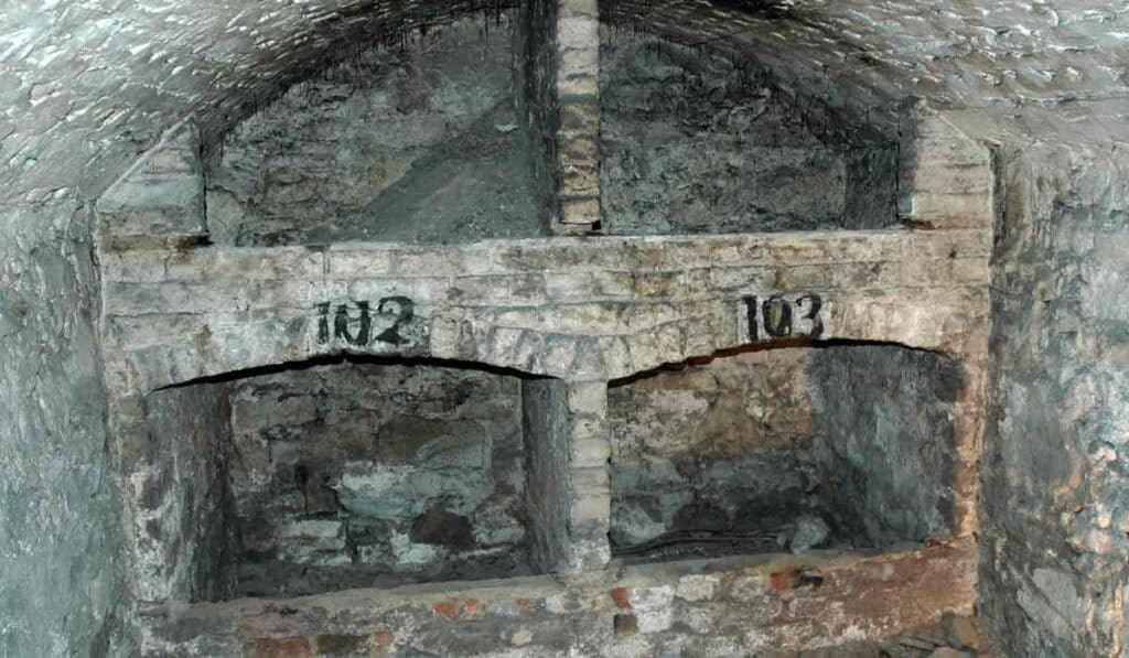 Edinburgh Vaults- the secret passages of Scotland
