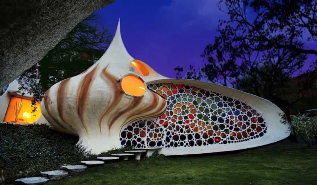 Unusual Shell Shaped House in Mexico