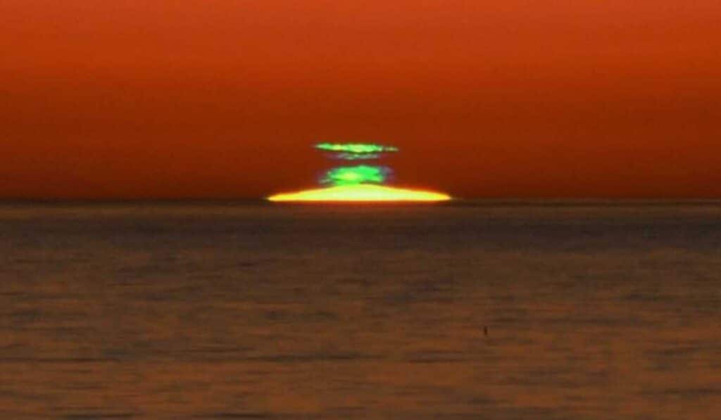 The Green Flash In Oceans