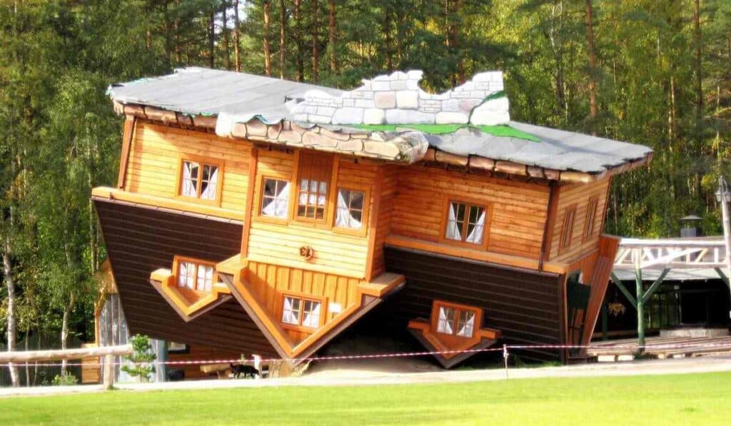 Crazy architecture - The upside down house in Poland